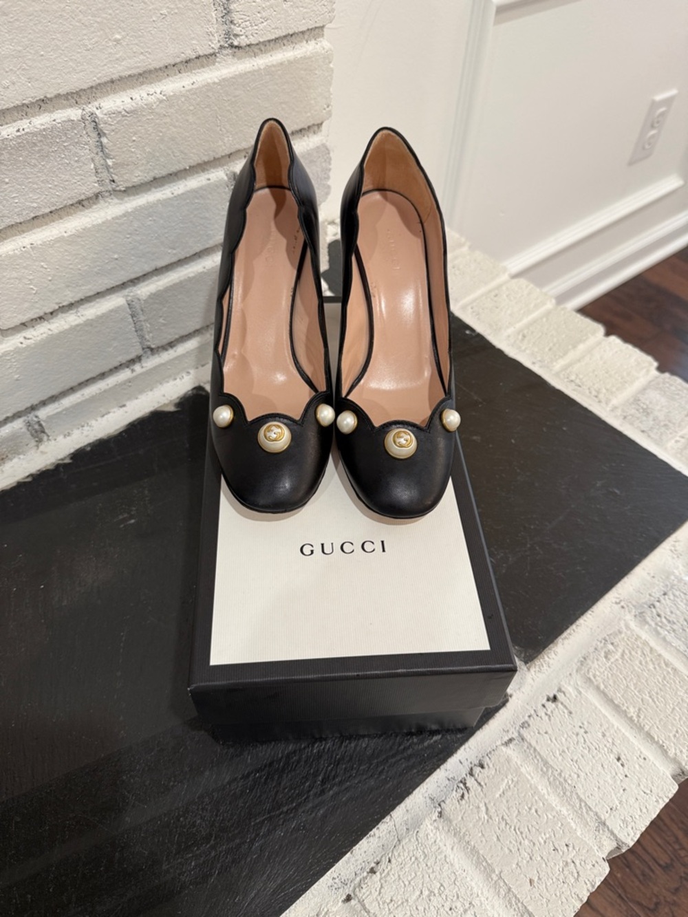 Gucci Black Leather Pumps with Pearl and Gold GG Accents - Picture 2 of 4